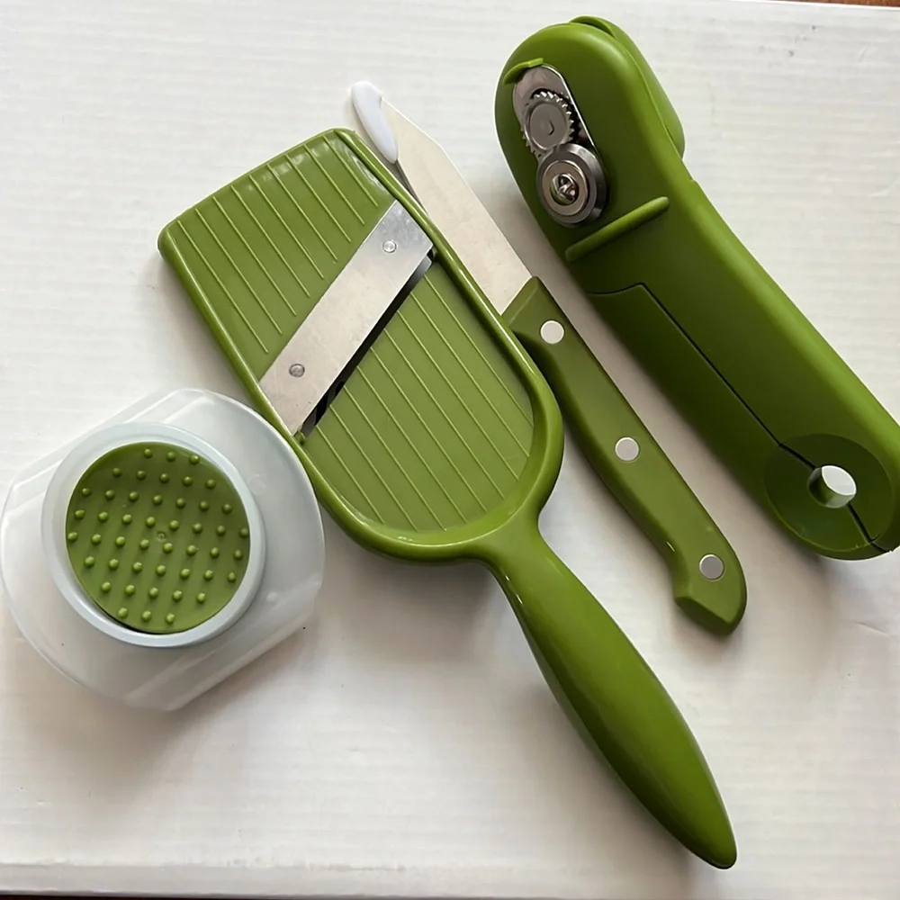 3 piece set kitchen tools: mandolin slicer, can opener and paring knife New